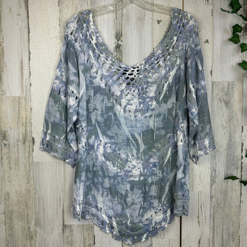 RAIN 3/4 Sleeve V Neck Watercolor Crochet Top Size medium